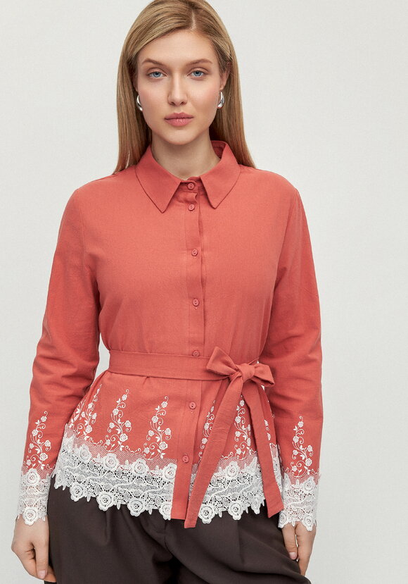 Блуза с кружевом на пуговицах Роуз шир.  580, рис. 9