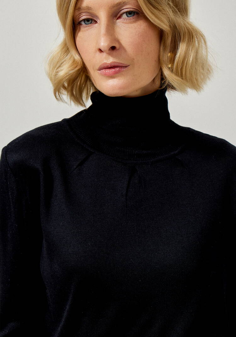 Водолазка с защипами у горловины шир.  750, рис. 28