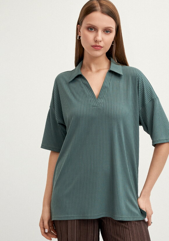 Поло с отложным воротником в рубчик шир.  580, рис. 8