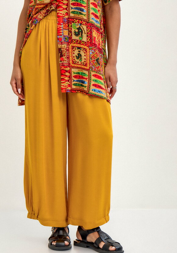 Брюки свободного кроя на резинке по низу шир.  580, рис. 16