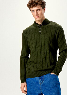 Джемпер с воротом-стойкой и планкой