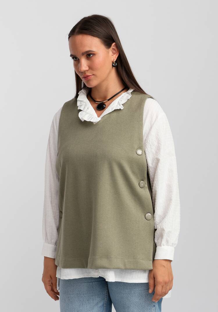 Жилет А-силуэта с дизайнерской застёжкой шир.  750, рис. 17