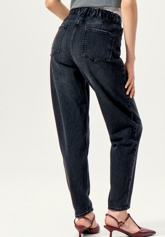 Мом-джинсы с зауженными к низу брючинами шир.  580, рис. 27