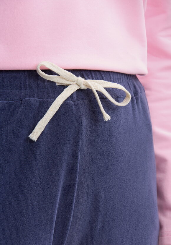 Брюки велюровые прямые на резинке по поясу шир.  580, рис. 42