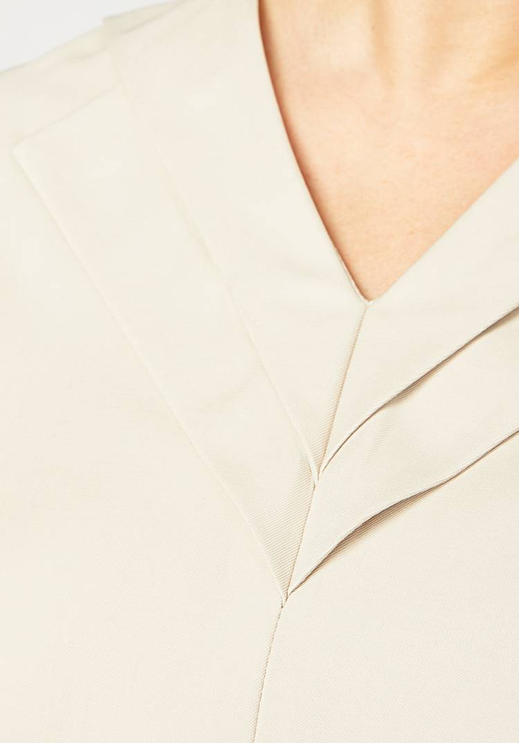 Блуза с оригинальной отделкой по горловине шир.  750, рис. 16