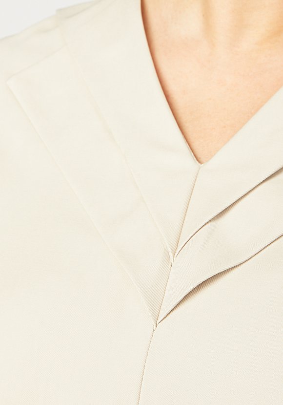 Блуза с оригинальной отделкой по горловине шир.  580, рис. 16