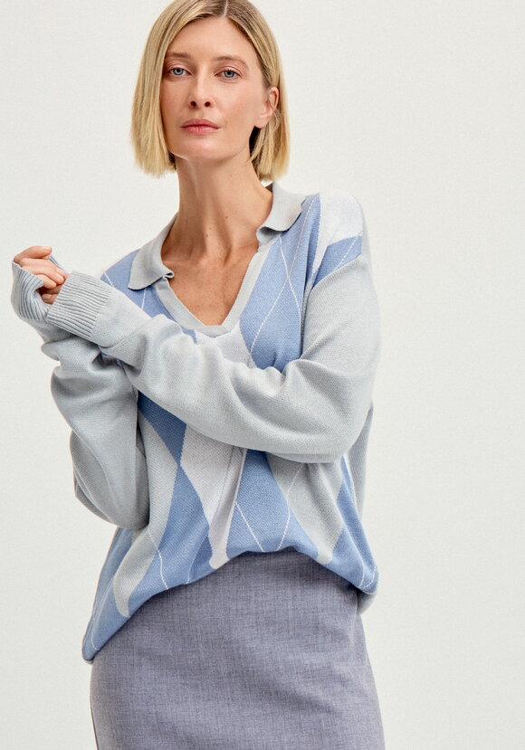 Джемпер с воротом-поло и ромбовидным узором шир.  580, рис. 23