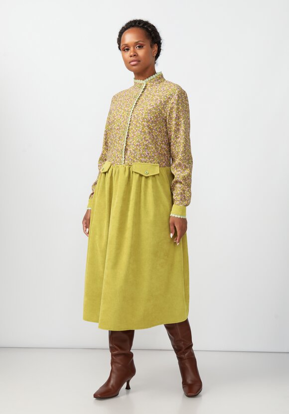 Платье из комбинированной вельветовой ткани шир.  580, рис. 15