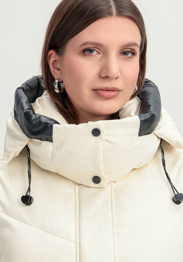 Пуховик с капюшоном и объемными карманами шир.  750, рис. 42