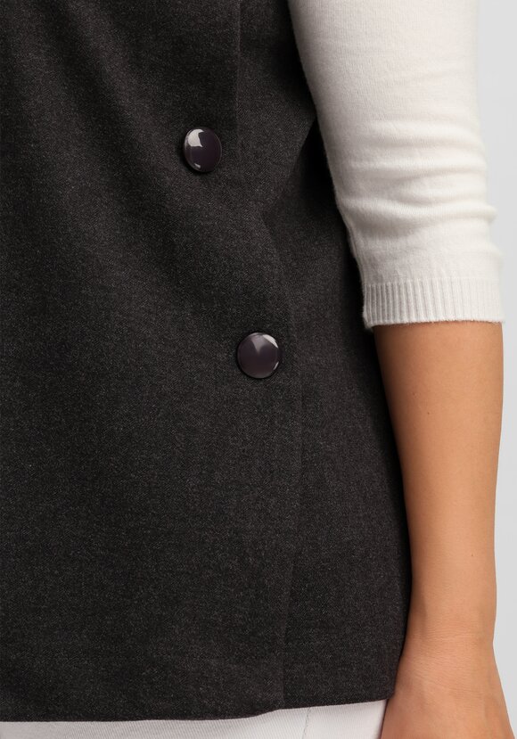 Жилет А-силуэта с дизайнерской застёжкой шир.  580, рис. 24