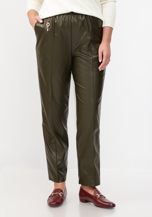 Брюки из экокожи со стрелками шир.  580, рис. 1