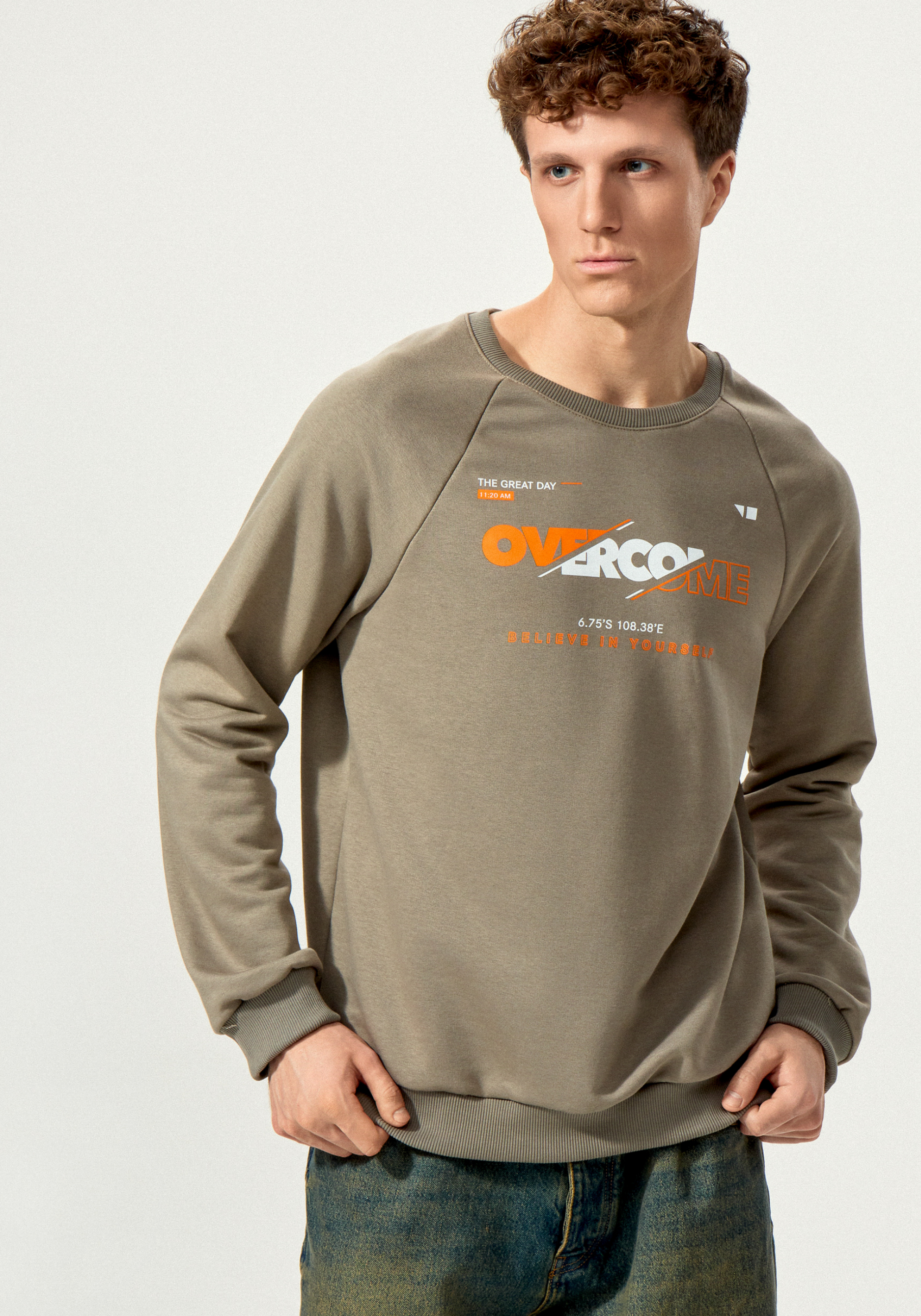 

Свитшот с принтом на передней полочке, Черный