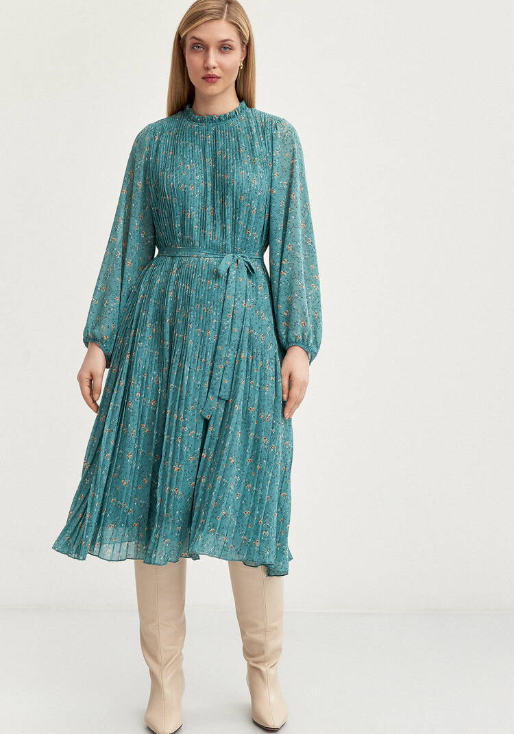 Платье гофре с рюшей по горловине шир.  750, рис. 10