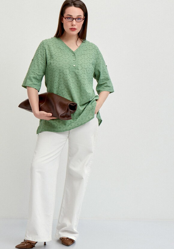 Блуза с V-образным вырезом из шитья шир.  580, рис. 2