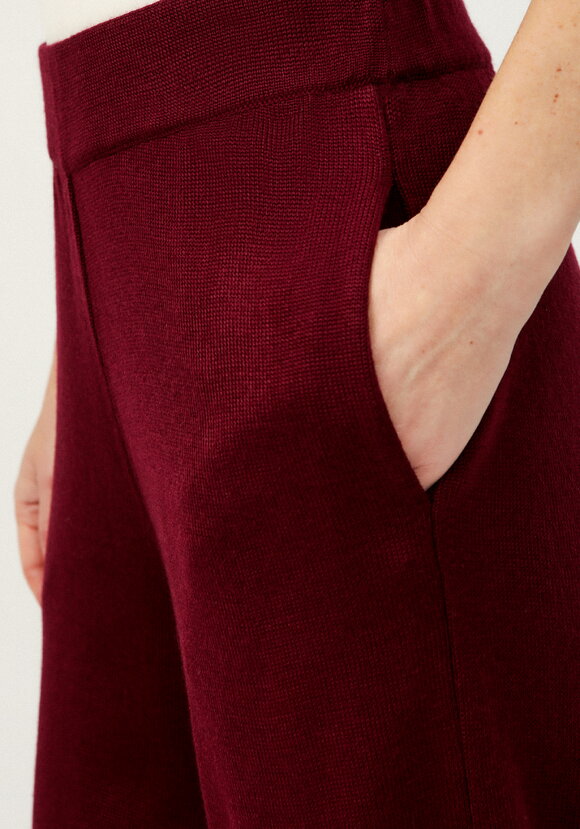 Брюки прямые свободной посадки на резинке шир.  580, рис. 6