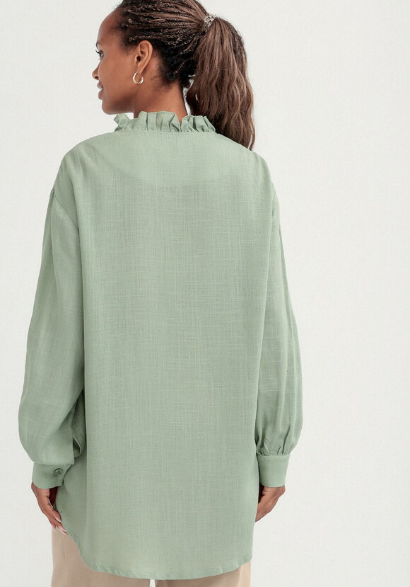 Блуза с рюшей по борту и горловине шир.  580, рис. 19