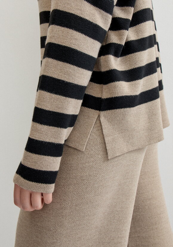 Свитер в полоску с высокой горловиной шир.  580, рис. 14