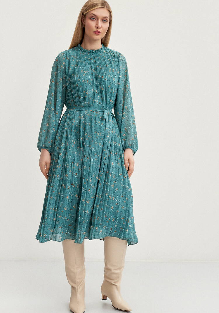 Платье гофре с рюшей по горловине шир.  750, рис. 17