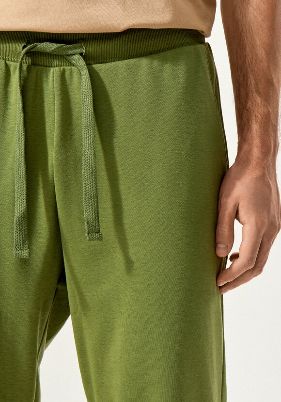 Брюки с карманами и манжетами по низу шир.  580, рис. 20