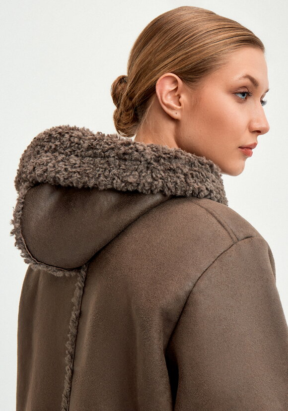 Полупальто с экомехом Раиля шир.  580, рис. 25