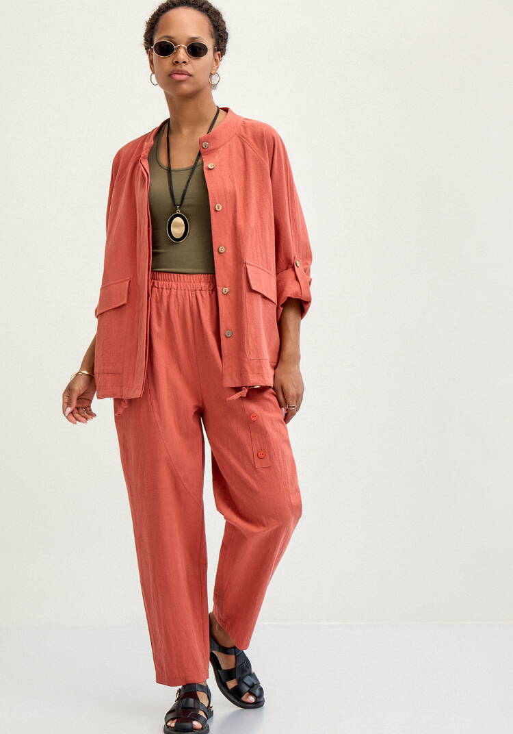 Брюки с декоративной планкой и карманами шир.  750, рис. 17