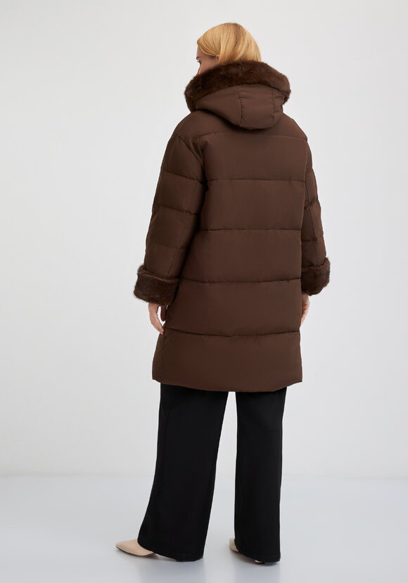 Пальто с меховой опушкой под норку шир.  580, рис. 24