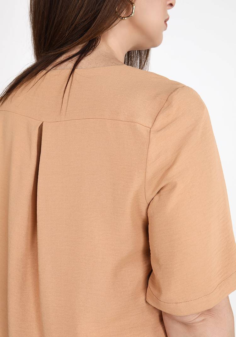 Блуза с коротким рукавом и отделкой на вороте шир.  750, рис. 4