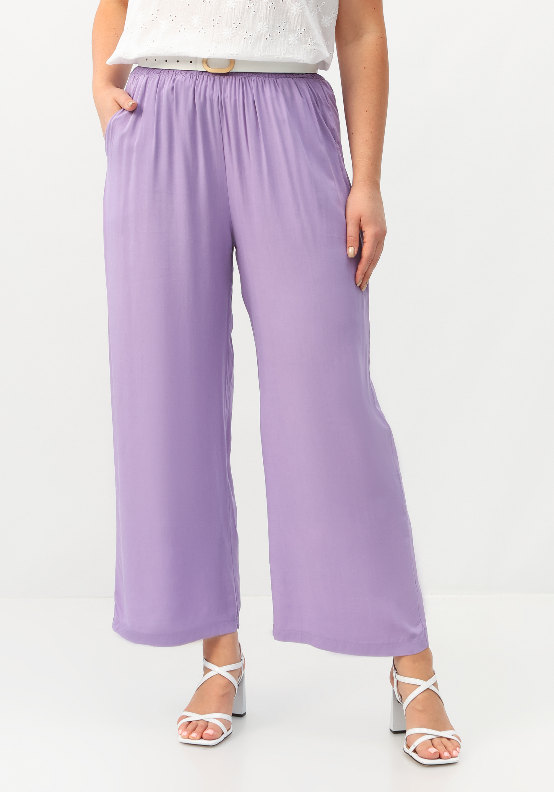 Брюки свободные на резинке по талии 899₽