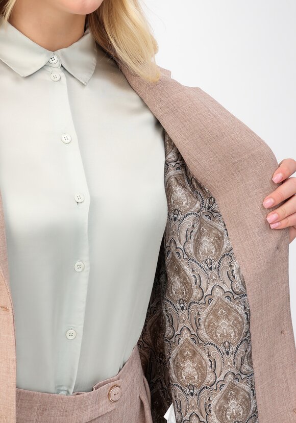 Пиджак однобортный на пуговицах шир.  580, рис. 17