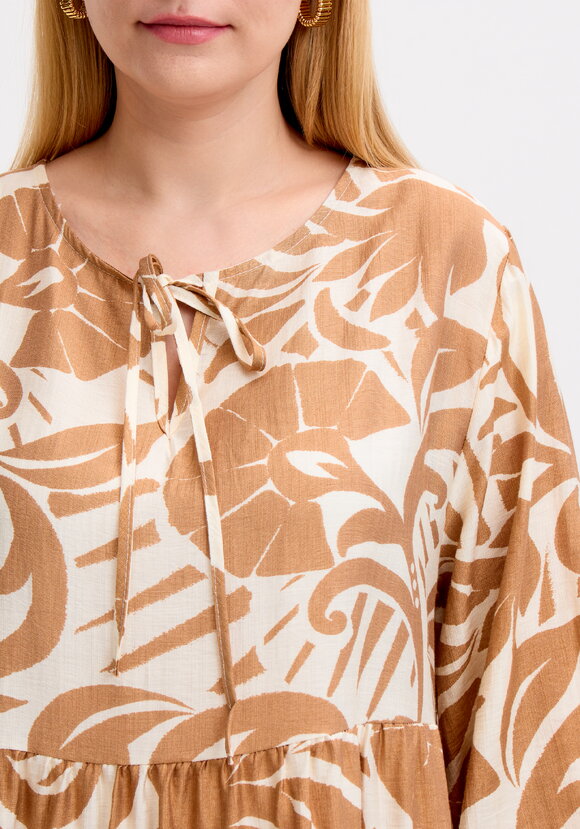 Платье расклешенного силуэта шир.  580, рис. 17