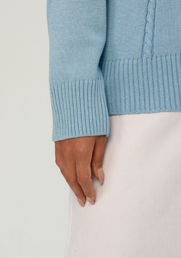 Джемпер двухцветный с косами шир.  580, рис. 26