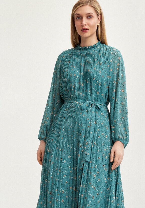 Платье гофре с рюшей по горловине шир.  580, рис. 11