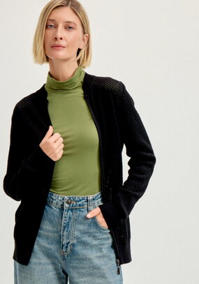 Бомбер ажурный на свободу движения