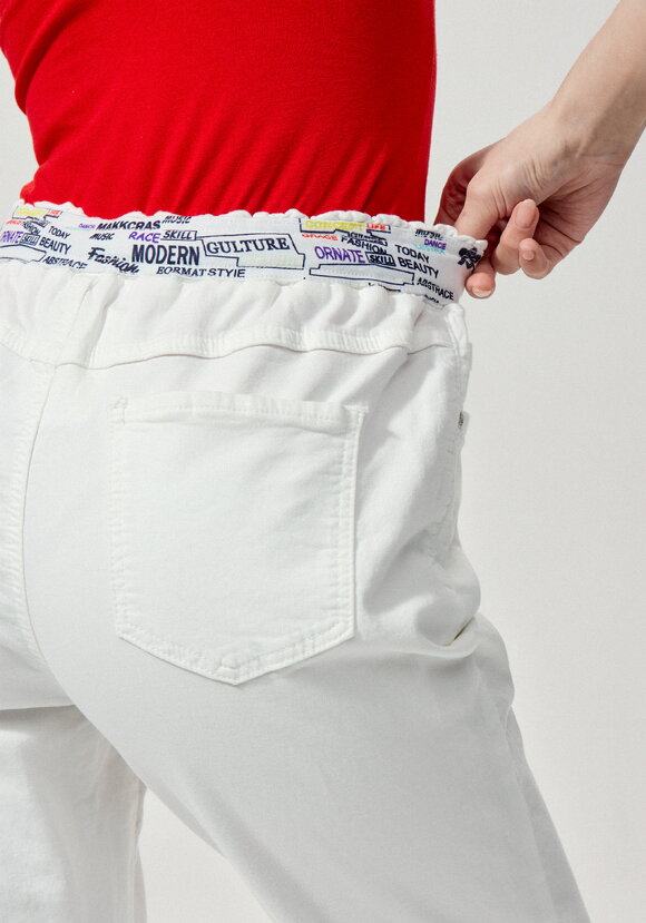 Джинсы с принтом по поясу шир.  580, рис. 6