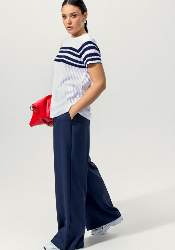 Джемпер с контрастными полосами на груди шир.  580, рис. 1