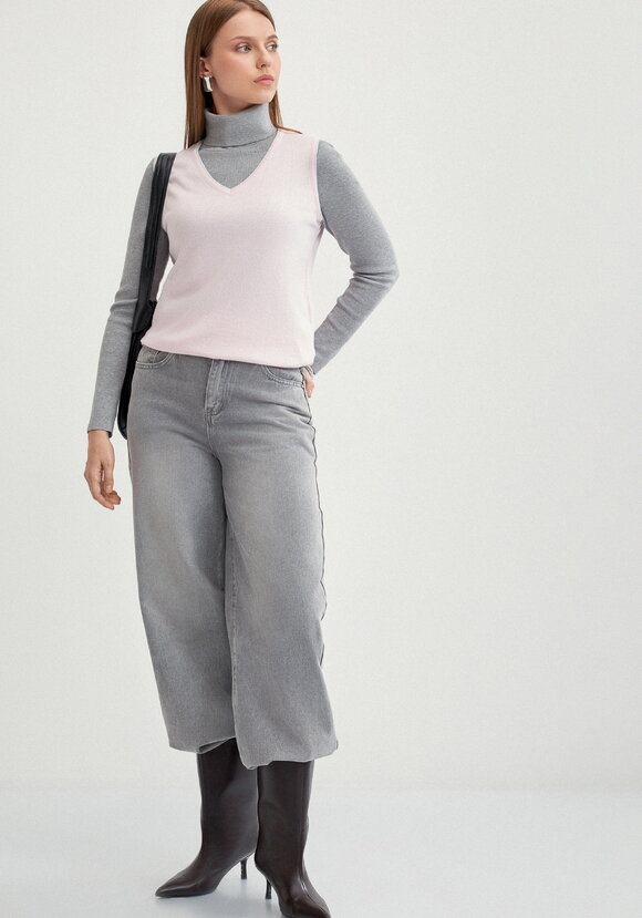 Топ с V-образным вырезом шир.  580, рис. 23