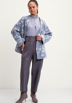 Брюки бананы с конструктивными линиями