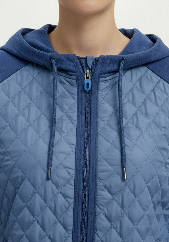 Бомбер с капюшоном из комбинированной ткани шир.  580, рис. 22