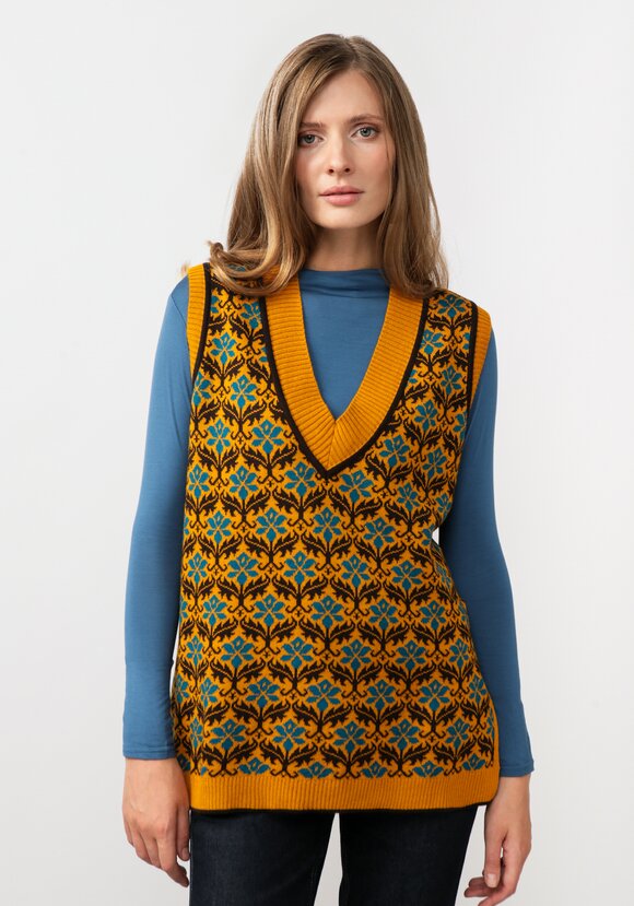 Жилет женский с цветочным рисунком шир.  580, рис. 30