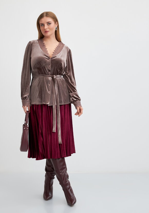 Блуза бархатная со вставками из кружева шир.  580, рис. 8