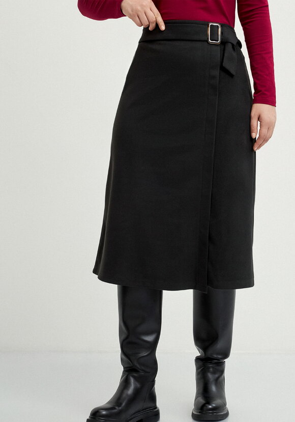 Юбка прямая с пряжкой шир.  580, рис. 10