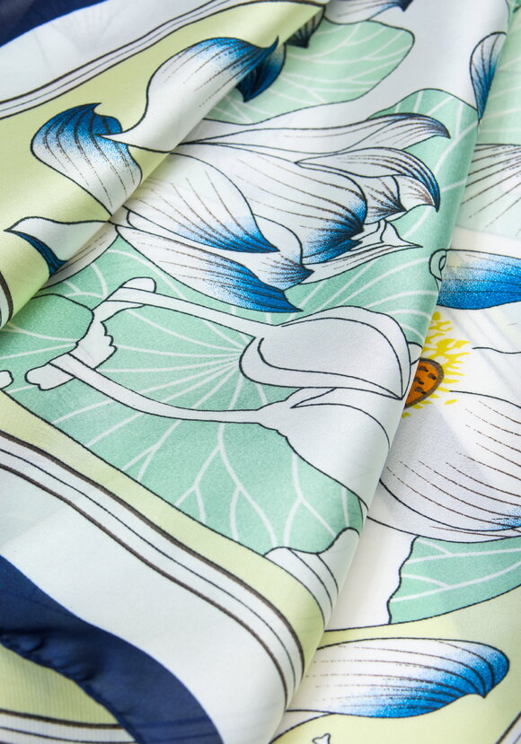 Платок Белый лотос шир.  580, рис. 4