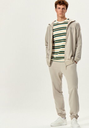 Брюки с карманами и манжетами по низу