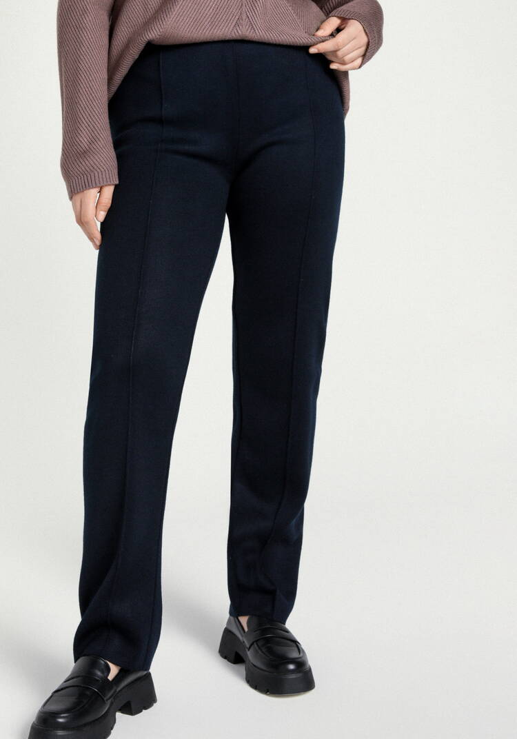 Брюки прямые зауженные книзу на резинке шир.  750, рис. 23