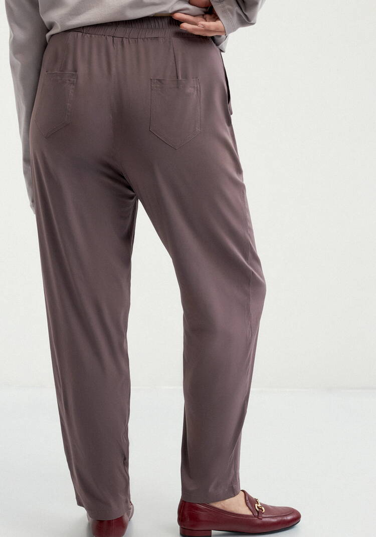 Брюки зауженные с декором из пуговиц шир.  750, рис. 24