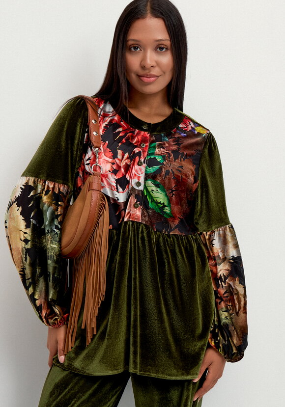 Блуза свободного кроя  с цветочными вставками шир.  580, рис. 7