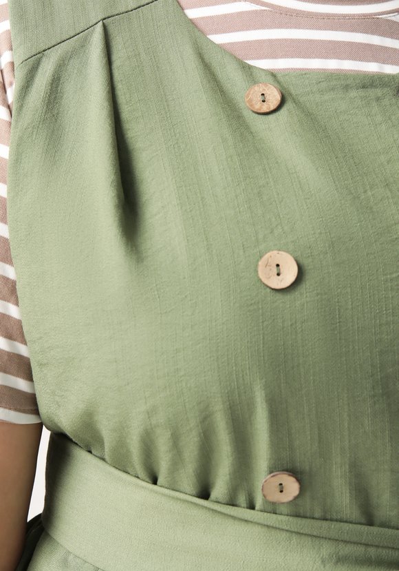 Жилет двубортный под пояс шир.  580, рис. 9