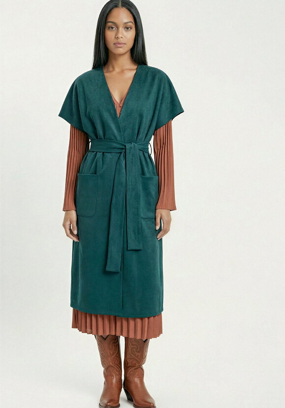 Жилет на запах со спущенным плечом шир.  580, рис. 22