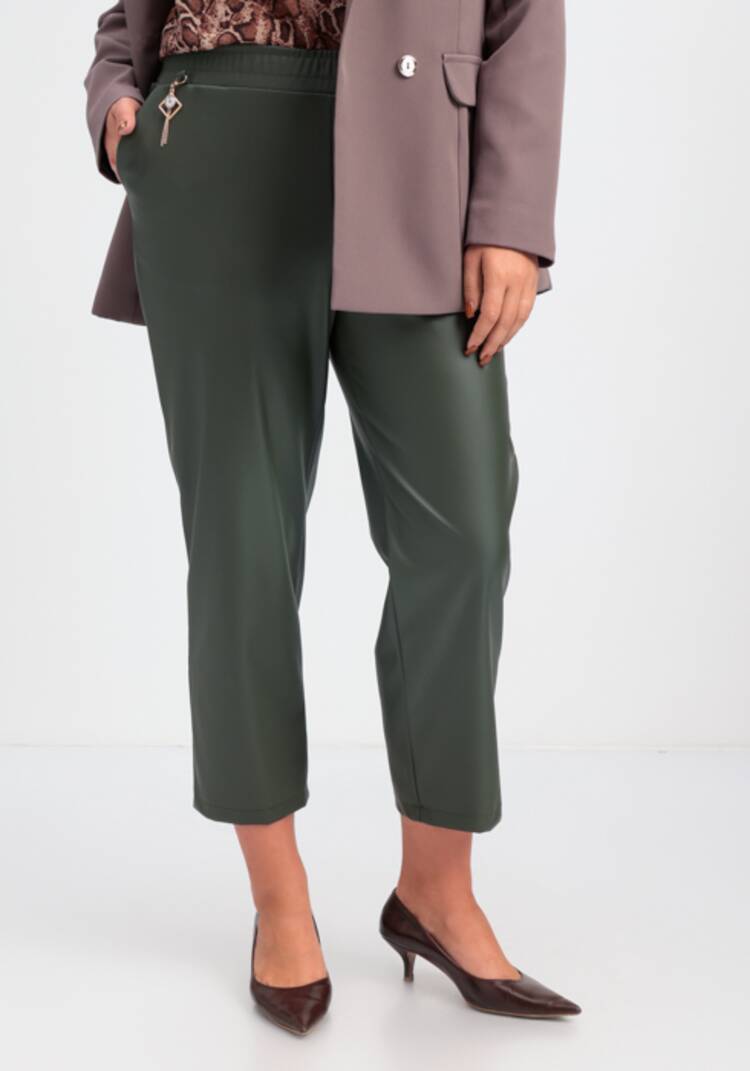 Брюки из экокожи длиной 7/8 шир.  750, рис. 19