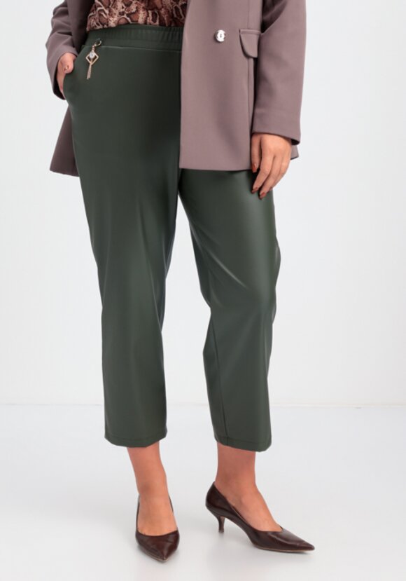 Брюки из экокожи длиной 7/8 шир.  580, рис. 19